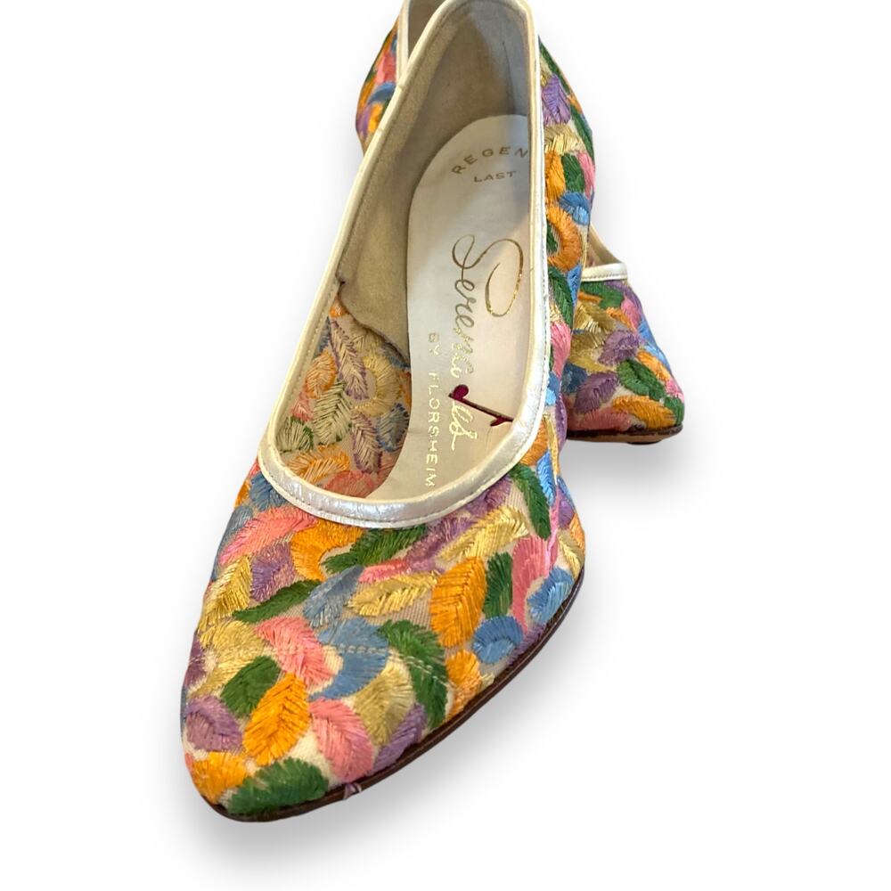 Vintage 70s Florsheim Pastel Feather Embroidered Pumps Sz 7 - Picture 10 of 16
